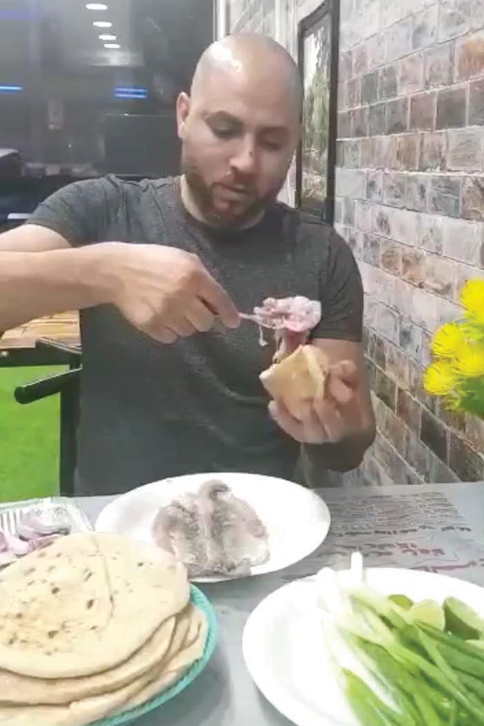 محمد الصاوي صاحب أول محل للفسيخ في الكويت 