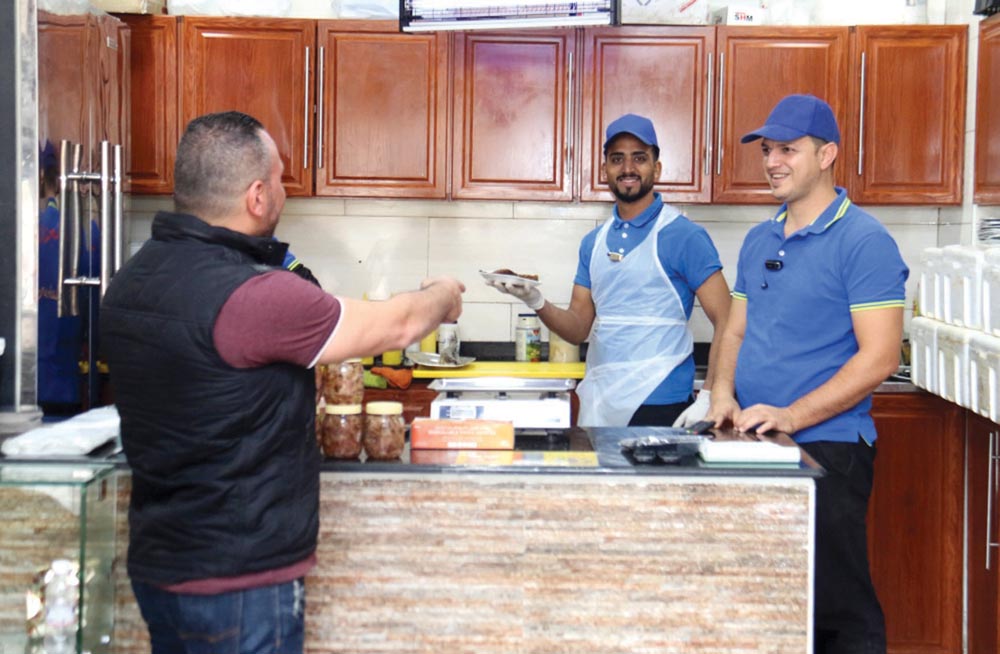 أحد الزبائن 