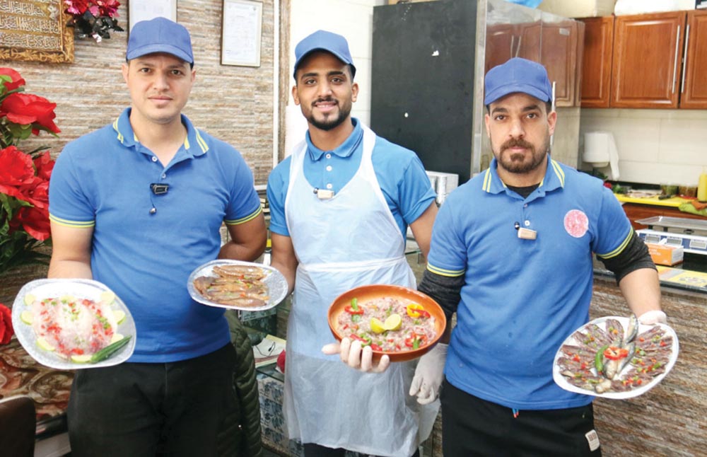 العاملون في المحل