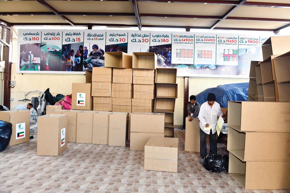 تغليف وتنظيم وترتيب المواد الإغاثية 