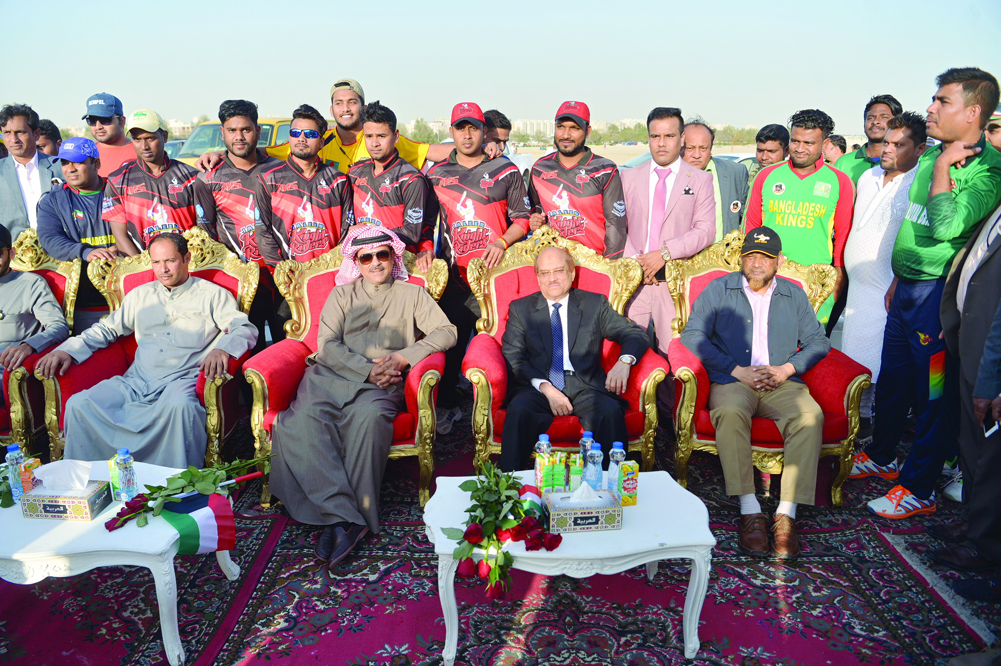  u0627u0644u0633u0641u064au0631 u0623u0628u0648 u0627u0644u0643u0644u0627u0645 u0645u062au0648u0633u0637u0627 u0639u062fu062fu0627u064b u0645u0646 u0644u0627u0639u0628u064a u0627u0644u0641u0631u0642 u0627u0644u0645u0634u0627u0631u0643u0629    t           (u062au0635u0648u064au0631 u0646u0627u064au0641 u0627u0644u0639u0642u0644u0629)