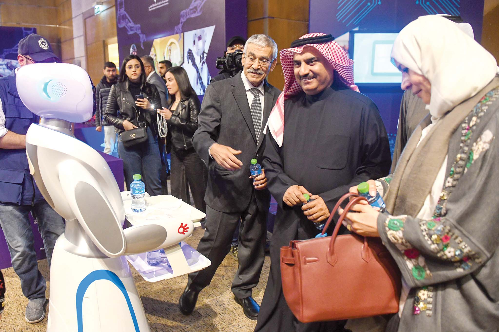 u0627u0644u062du0631u0628u064a u0648u0642u064au0627u062fu0627u062a u0627u0644u0645u0624u0633u0633u0629 u064au062au0627u0628u0639u0648u0646 u0639u0631u0648u0636 u0627u0644u0645u0647u0631u062cu0627u0646