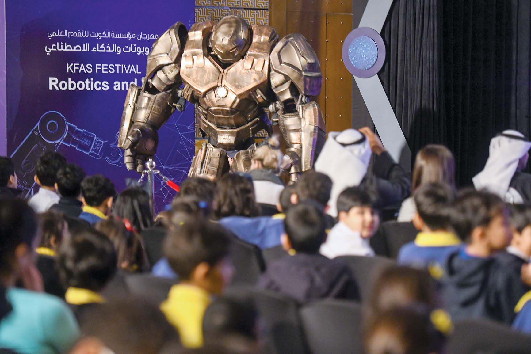 الروبوت نافث البخار من بريطانيا 