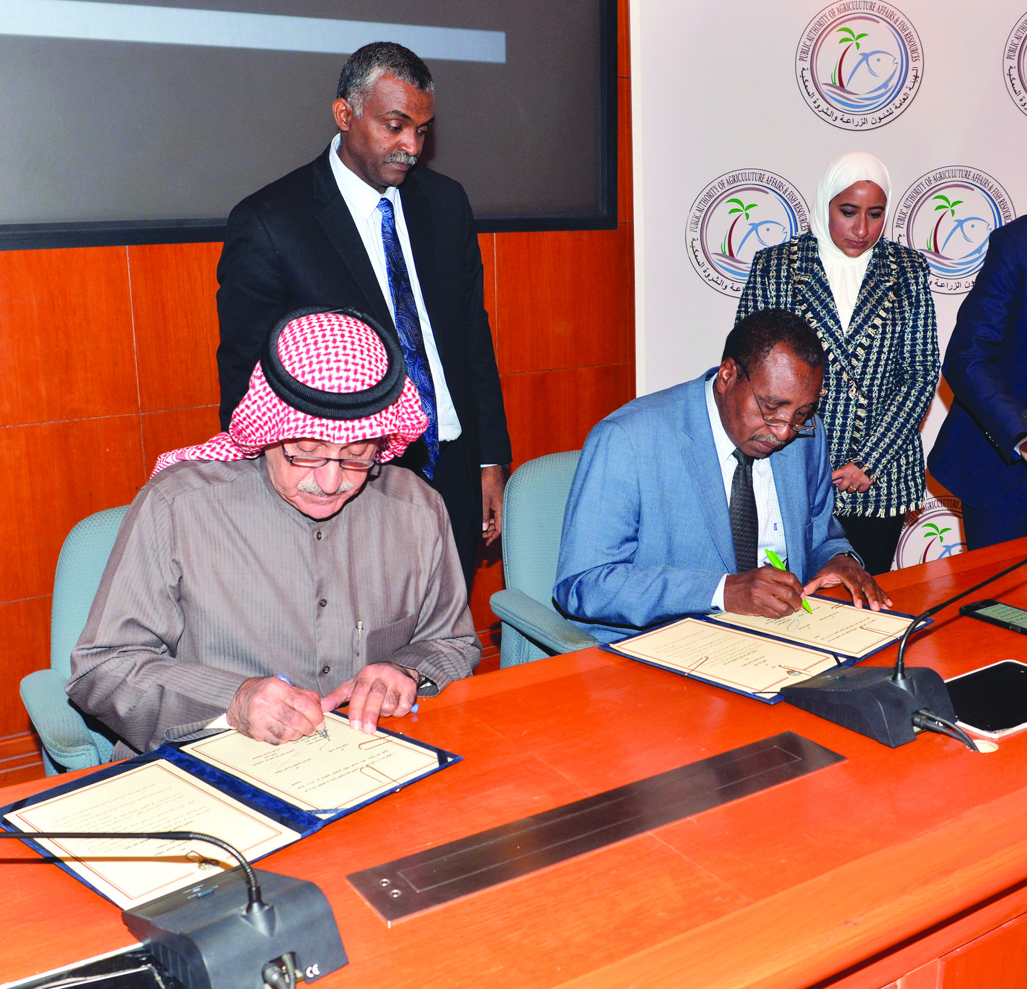 u062cu0627u0646u0628 u0645u0646 u062au0648u0642u064au0639 u0627u0644u0627u062au0641u0627u0642u064au0629 t(u062au0635u0648u064au0631 u0646u0627u064au0641 u0627u0644u0639u0642u0644u0629)