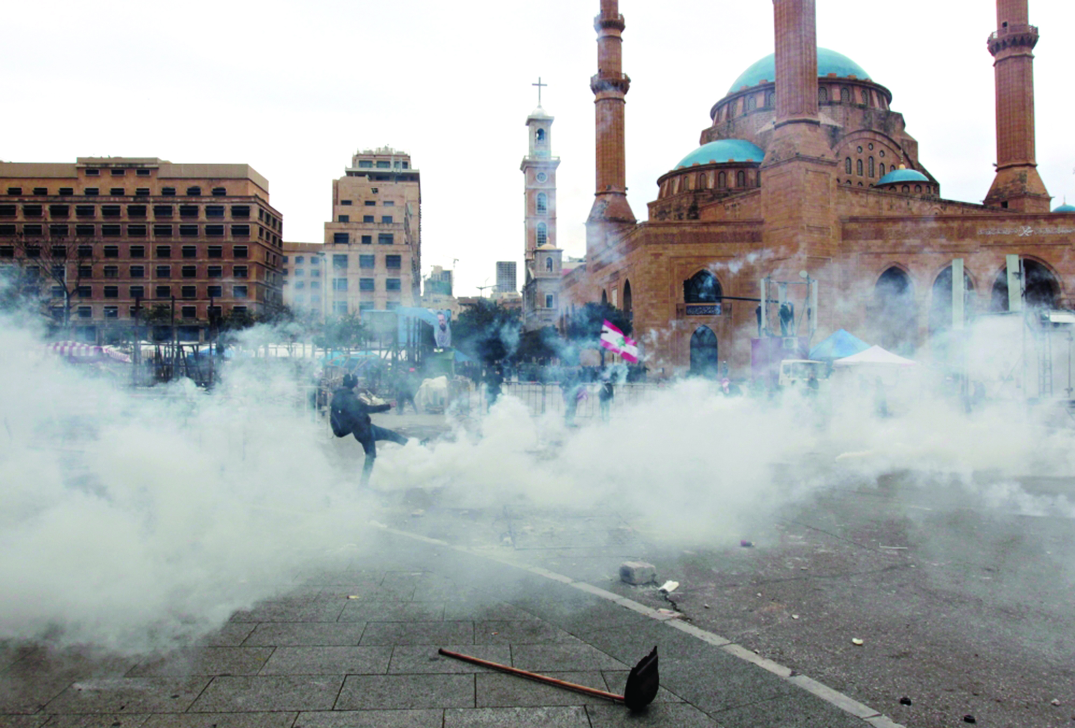 u0645u0648u0627u062cu0647u0627u062a u0623u0645u0627u0645 u0645u0633u062cu062f u0645u062du0645u062f u0627u0644u0623u0645u064au0646 u0641u064a u0648u0633u0637 u0628u064au0631u0648u062a u0623u0645u0633            t(u0631u0648u064au062au0631u0632)