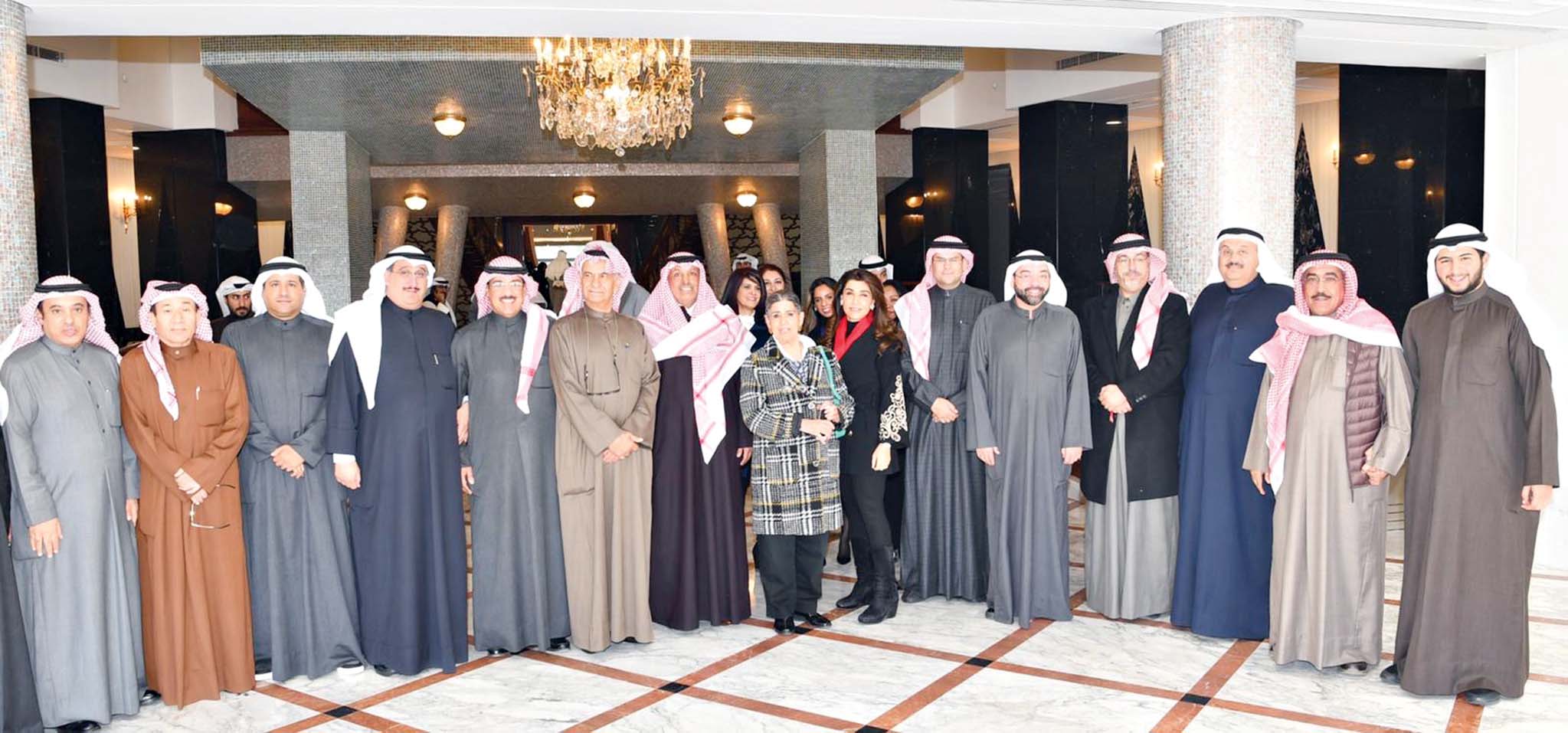 u0648u0641u062f u0631u0624u0633u0627u0621 u0627u0644u062au062du0631u064au0631 u0648u062cu0645u0639u064au0629 u0627u0644u0635u062du0627u0641u064au064au0646 u0645u0639 u0645u0633u0624u0648u0644u064a u0627u0644u062fu064au0648u0627u0646 u0627u0644u0623u0645u064au0631u064a u0648u0627u0644u0642u0627u0626u0645u064au0646 u0639u0644u0649 u0627u0644u0642u0635u0631