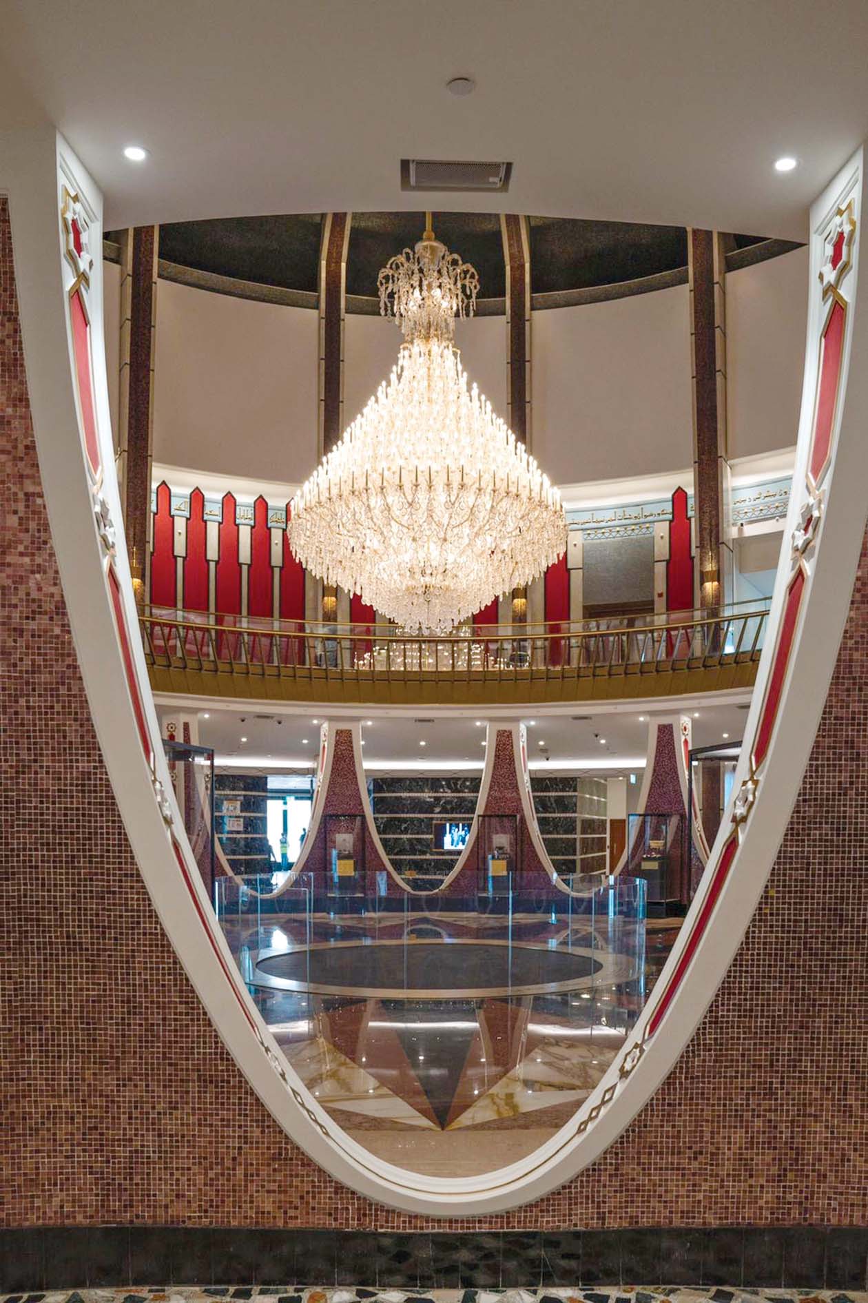 الثريا المرممة... تحفة أثرية