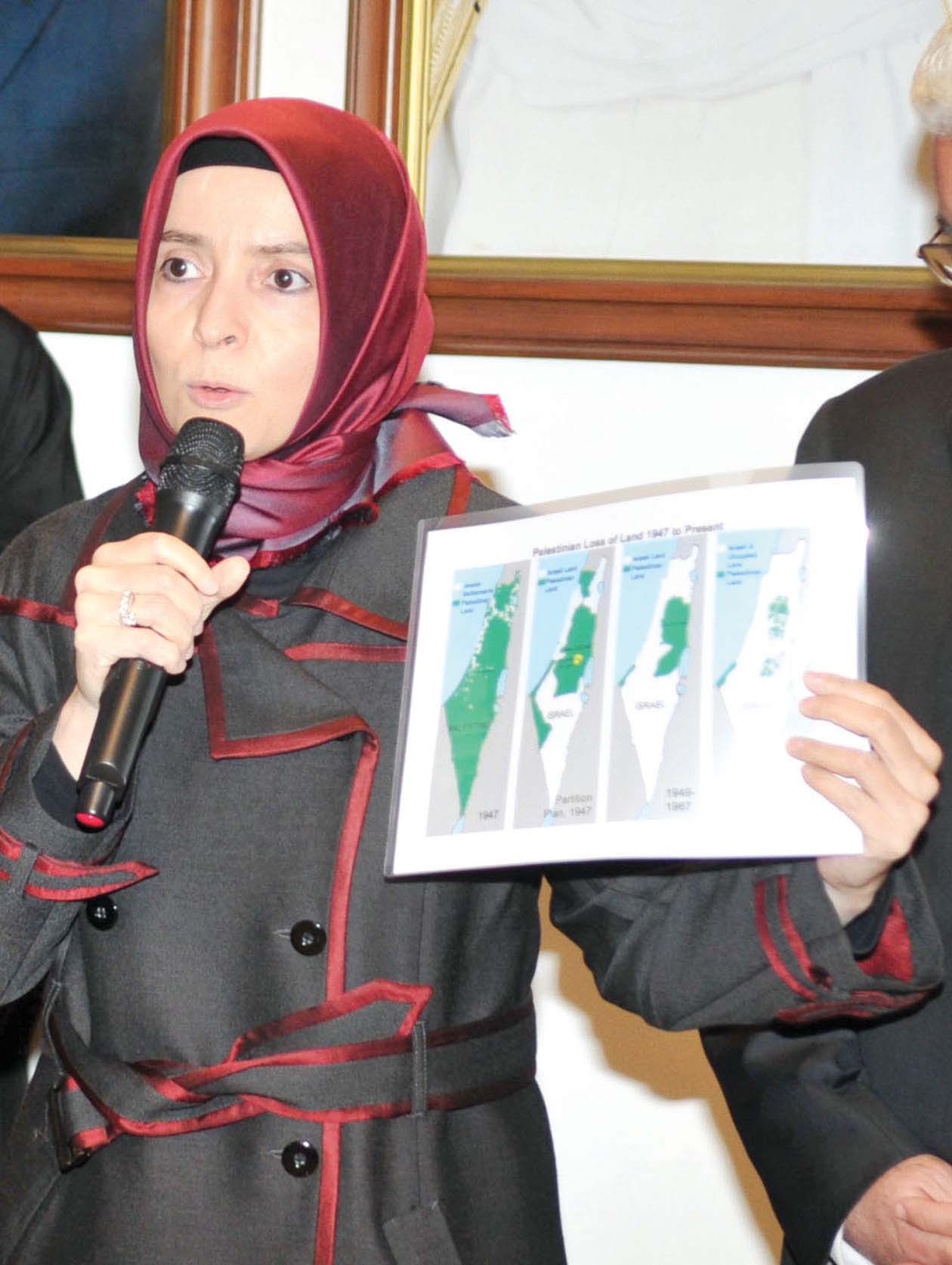 السفيرة التركية عائشة كويتاك تستعرض خريطة التوسع في احتلال فلسطين