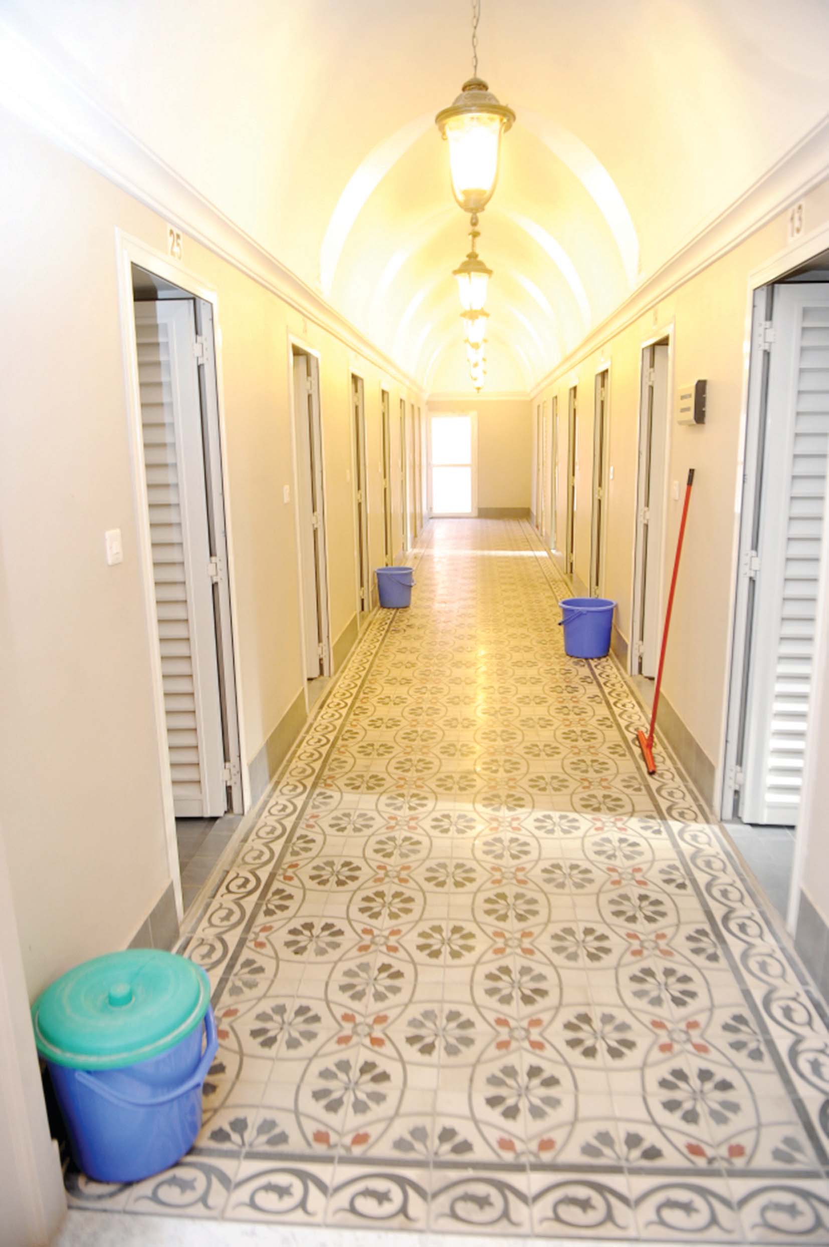 الحمام مكون من 33 غرفة 