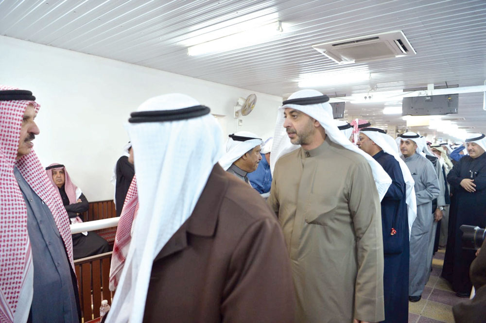 محمد المبارك يقدم واجب العزاء	