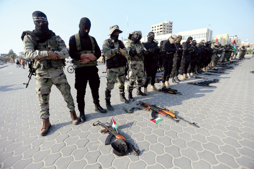  u0645u0633u0644u062du0648u0646 u0641u0644u0633u0637u064au0646u064au0648u0646 u0645u0646 u0643u062au0627u0626u0628 u00abu0627u0644u0646u0627u0635u0631 u0635u0644u0627u062d u0627u0644u062fu064au0646u00bb u064au064fu0635u0644u0651u0648u0646 u0641u064a u062eu0627u0646 u064au0648u0646u0633t (u0631u0648u064au062au0631u0632)