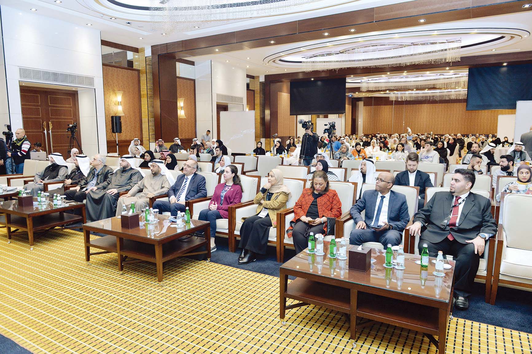 u0627u0644u0639u062bu0645u0627u0646 u0641u064a u0645u0642u062fu0651u0645 u0627u0644u062du0636u0648u0631t (u062au0635u0648u064au0631 u0623u0633u0639u062f u0639u0628u062fu0627u0644u0644u0647)