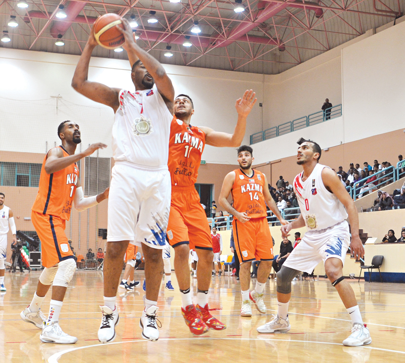 لقطة من المباراة الثانية لـ «بلاي أوف» نهائي دوري كرة السلة 