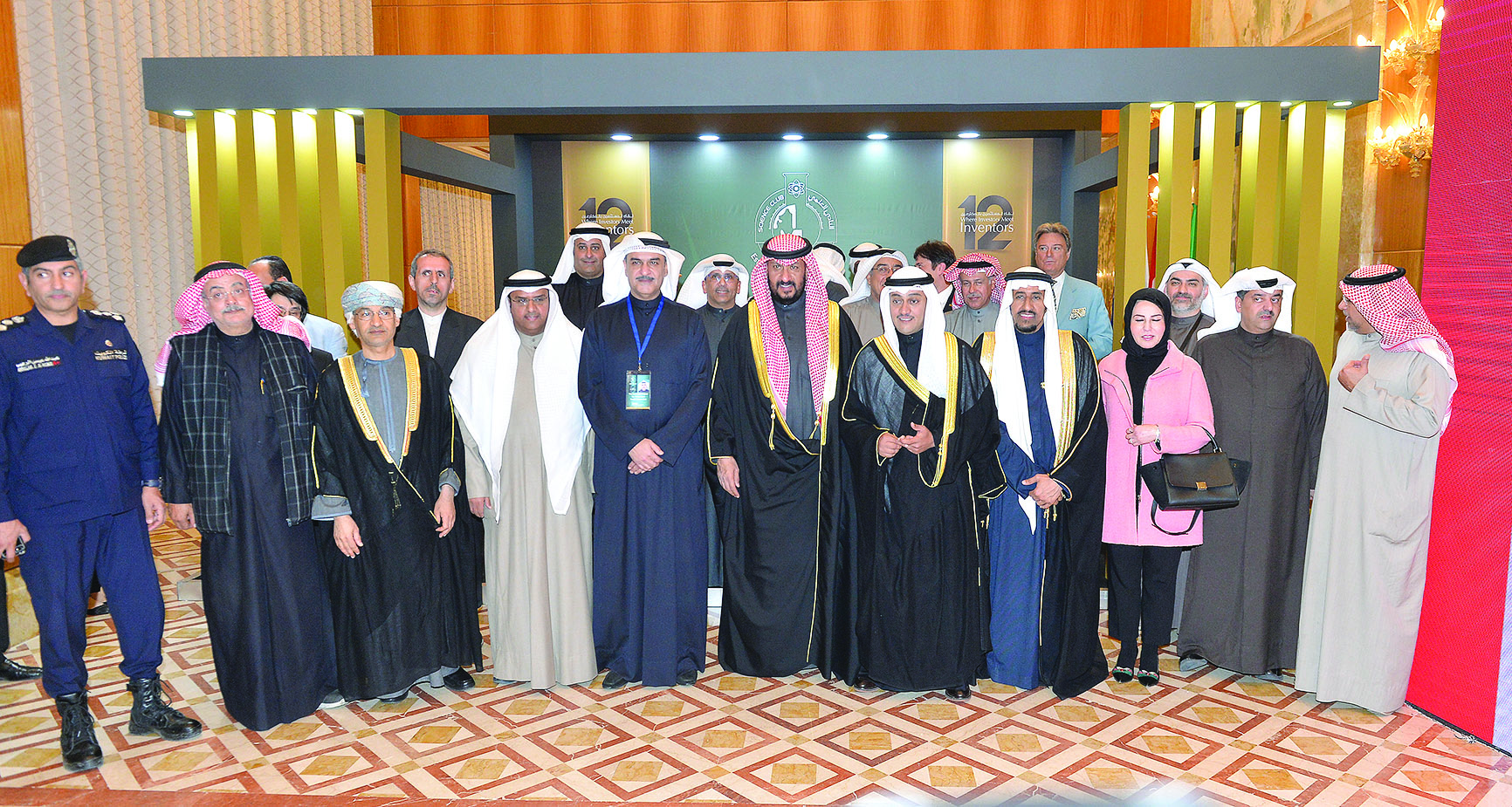 الخالد والخرافي يتوسطان الجهات المشاركة والرعاة