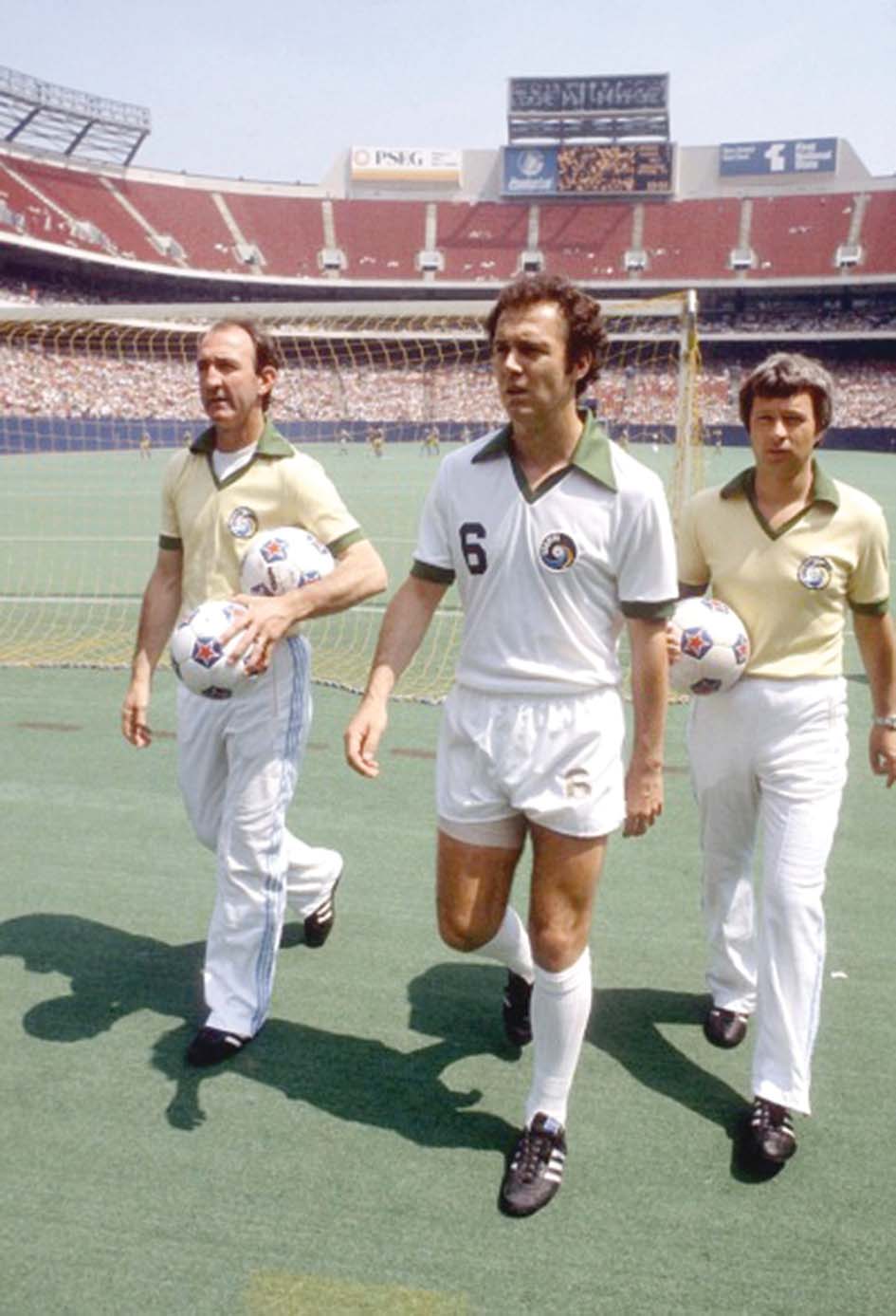  ... ومع بكنباور مدرباً لنيويورك كوزموس