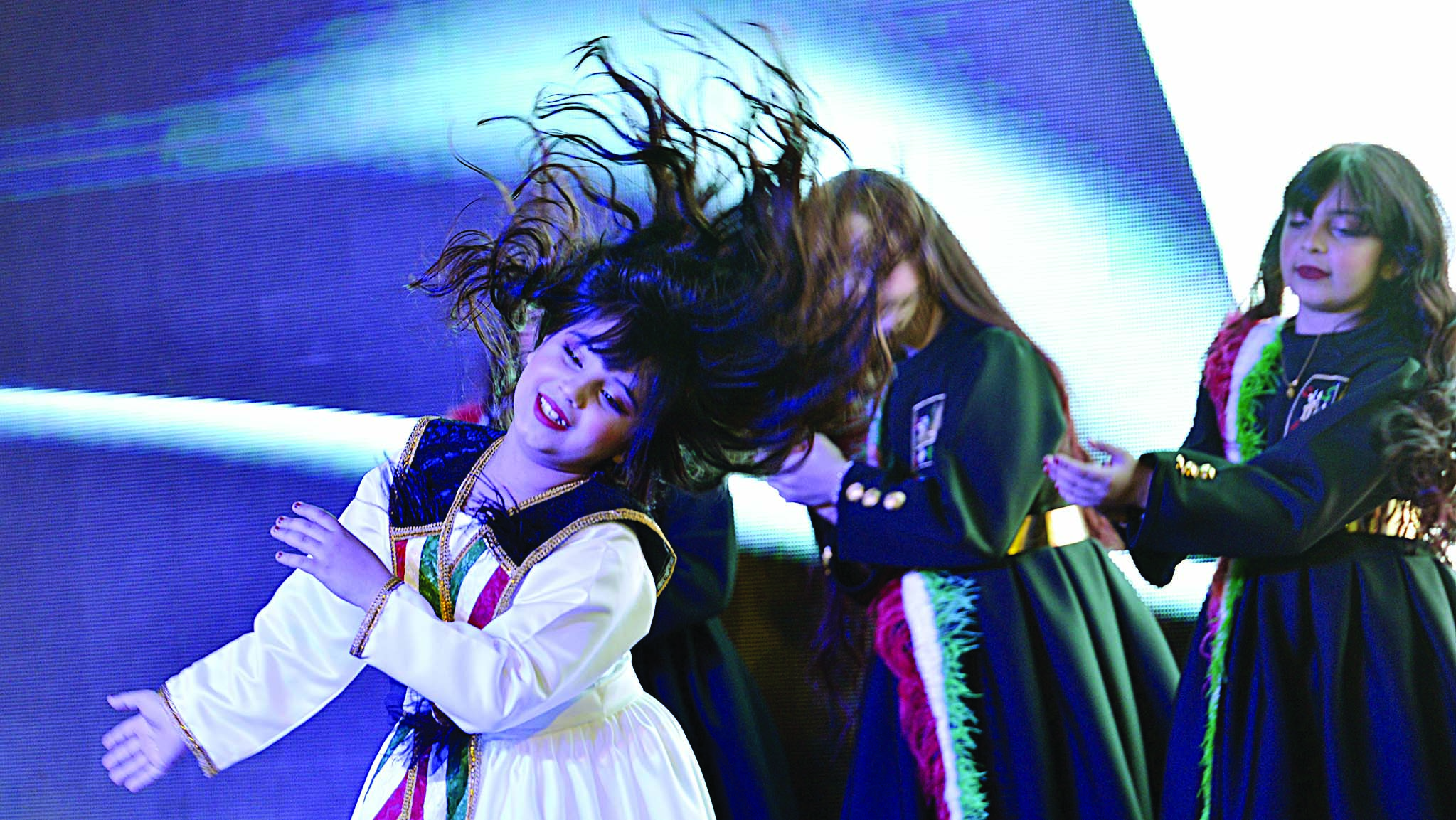 أعياد الكويت في رقصات أطفالها 