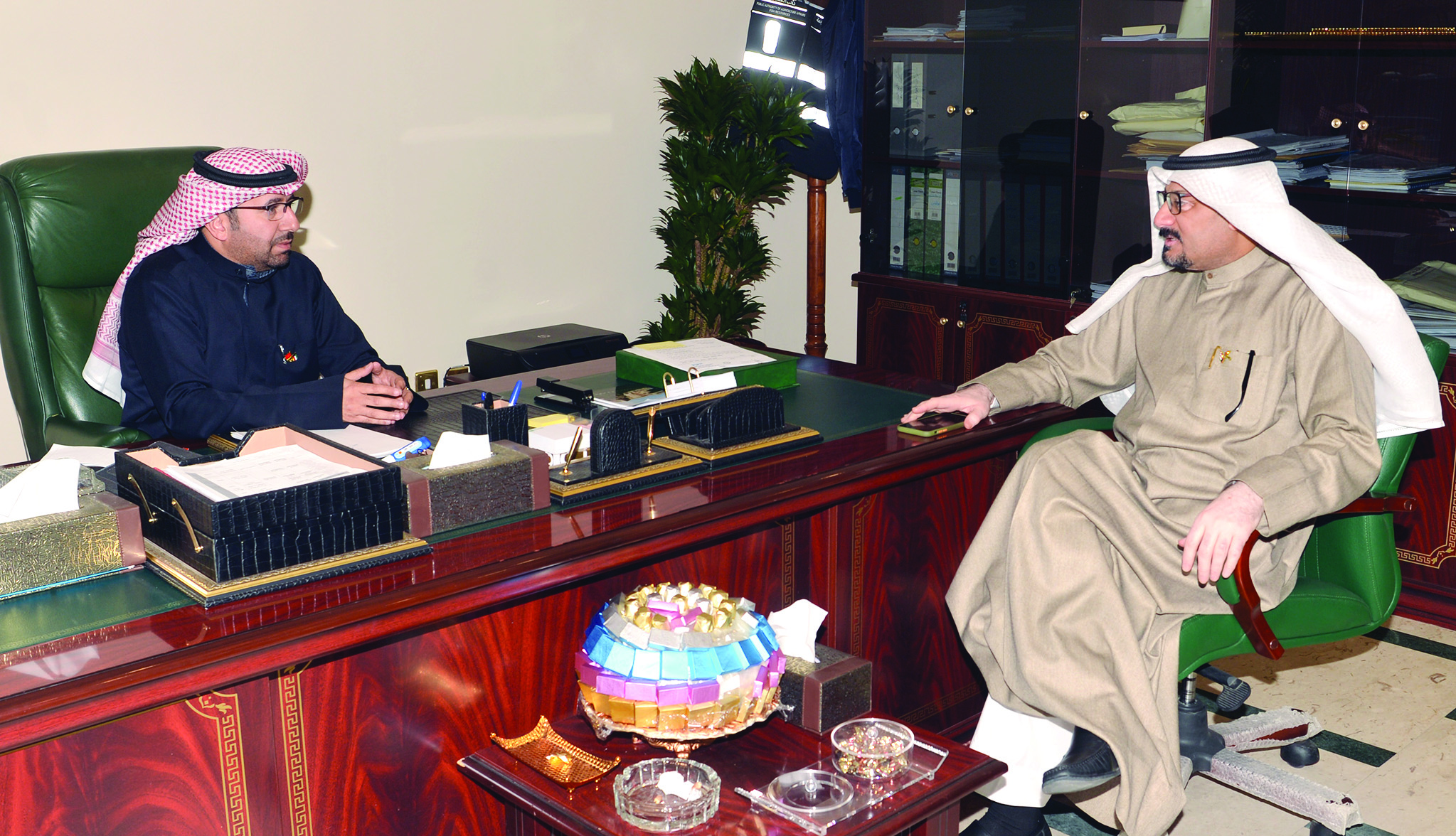 الفارسي متحدثاً للزميل ناصر الفرحان	 (تصوير نايف العقلة)