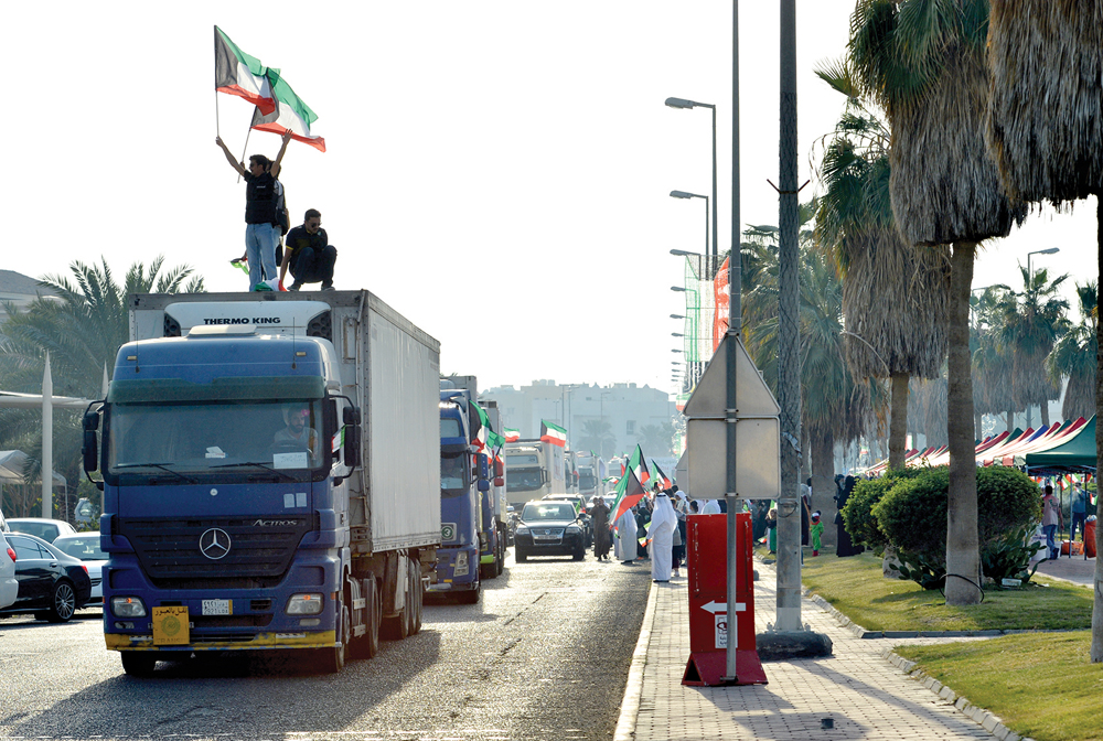 الشاحنات في طريقها إلى اليمن وسورية 	