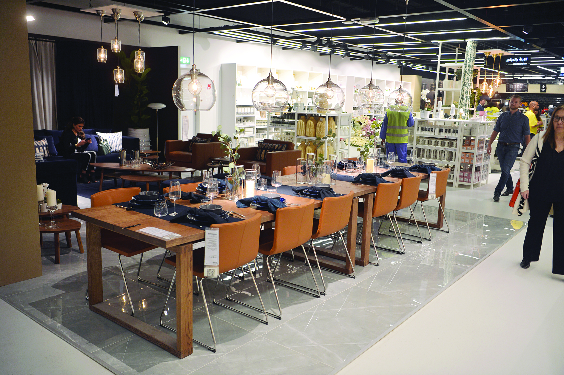 طاولات جلوس مريحة