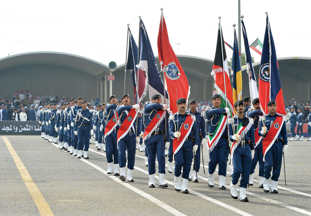 جانب من العرض العسكري للطلبة الضباط