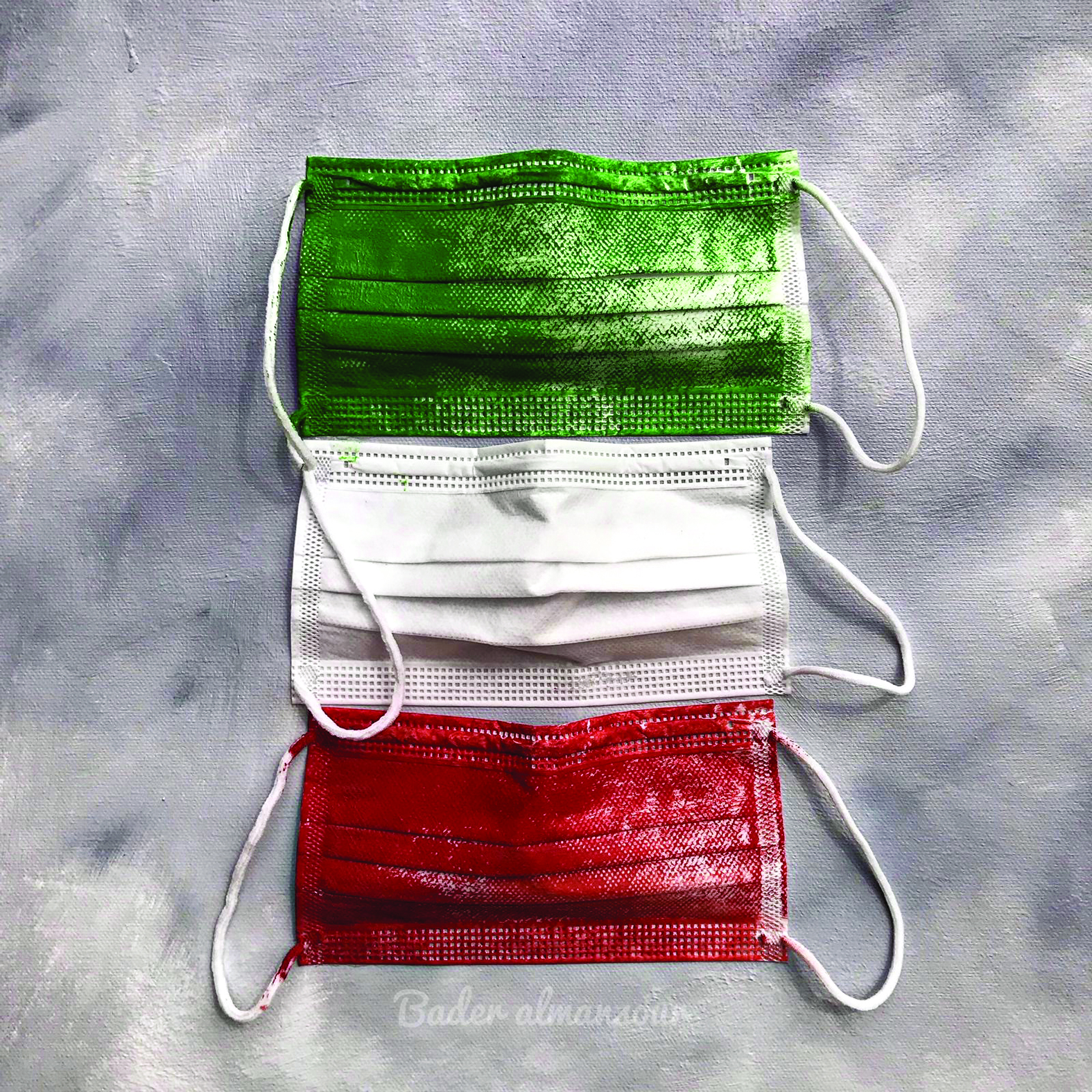 «كمامات»... بين فرحة وطن وفيروس «كورونا» 