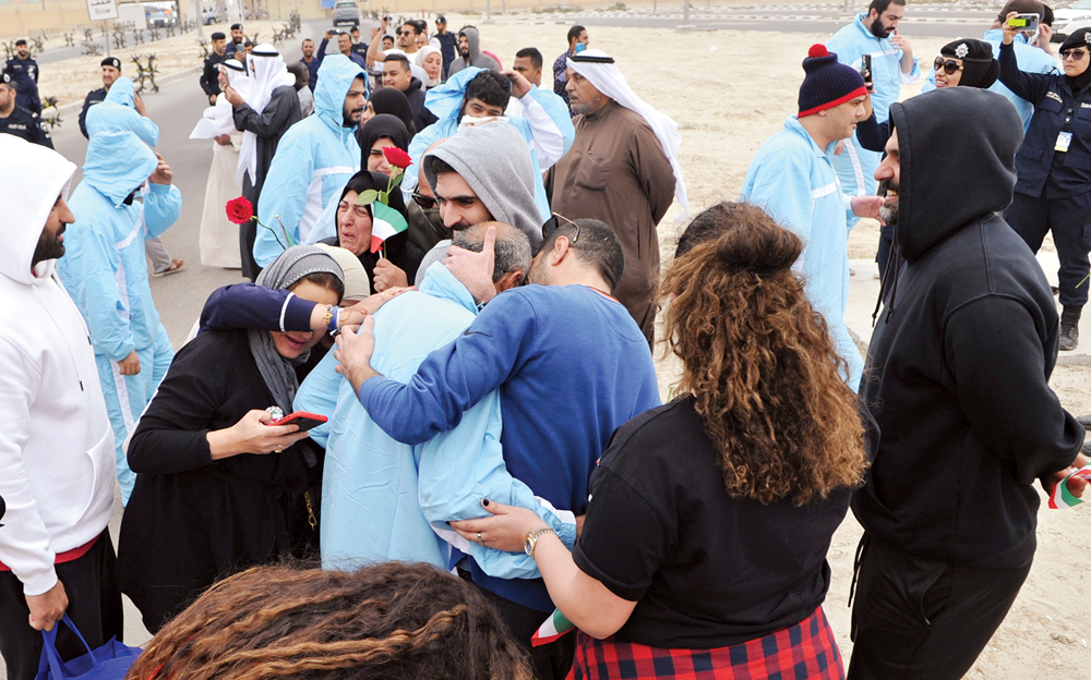 مفرج عنه في أحضان الأهل