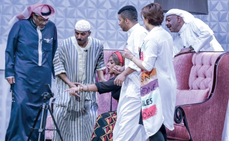 طارق العلي وأبطال مسرحية «عنتر المفلتر»