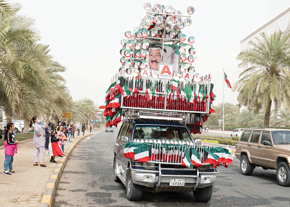 احتفالات على شارع الخليج أمس     	               (رويترز)