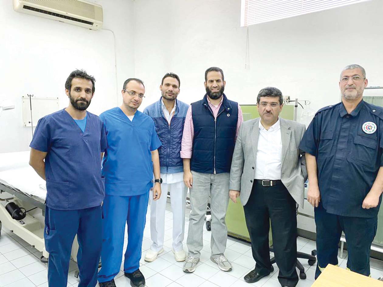 رضا والبدر مع الطاقم الطبي في منتزه الخيران