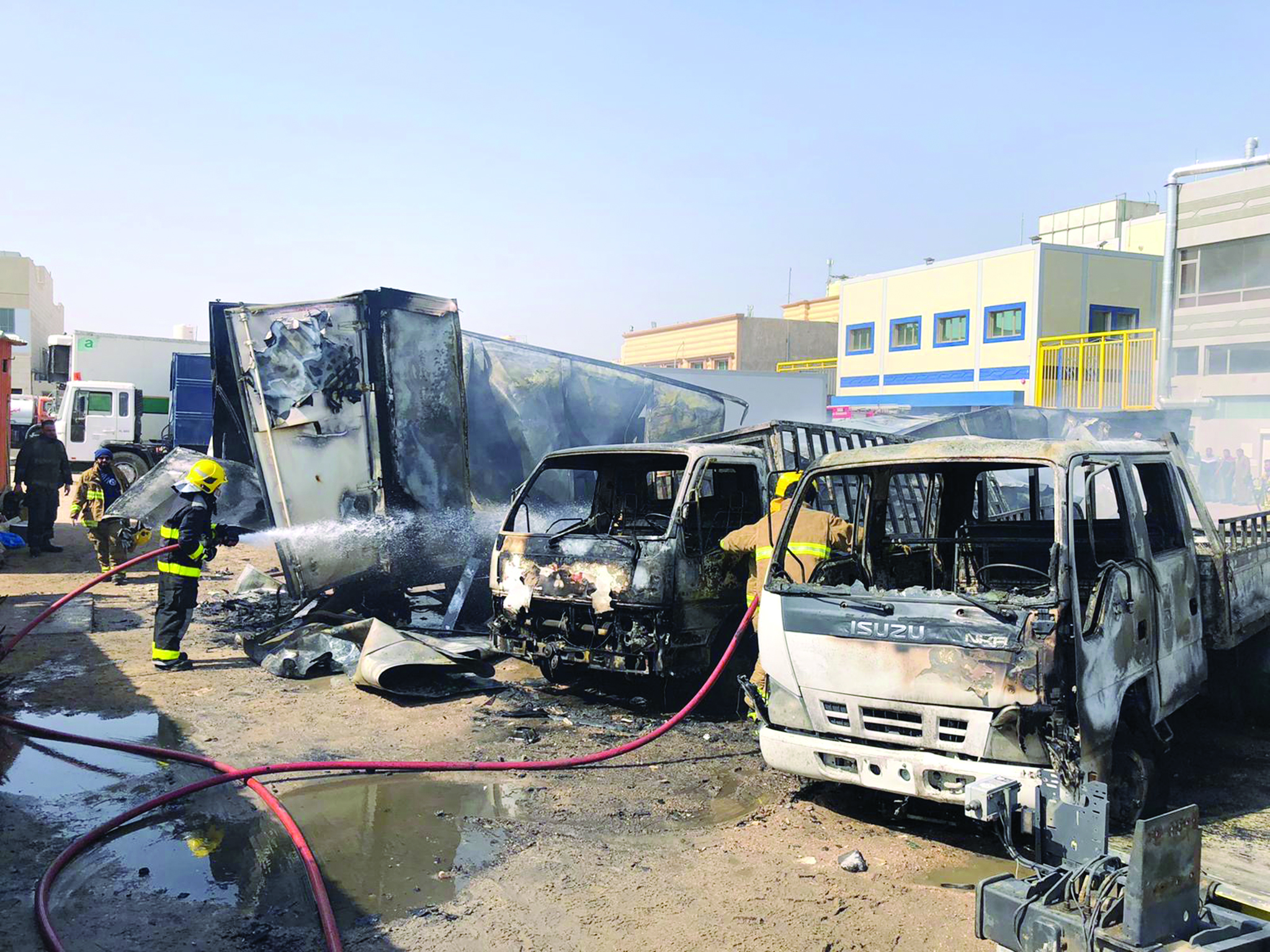 الشاحنات كما بدت بعد الحريق