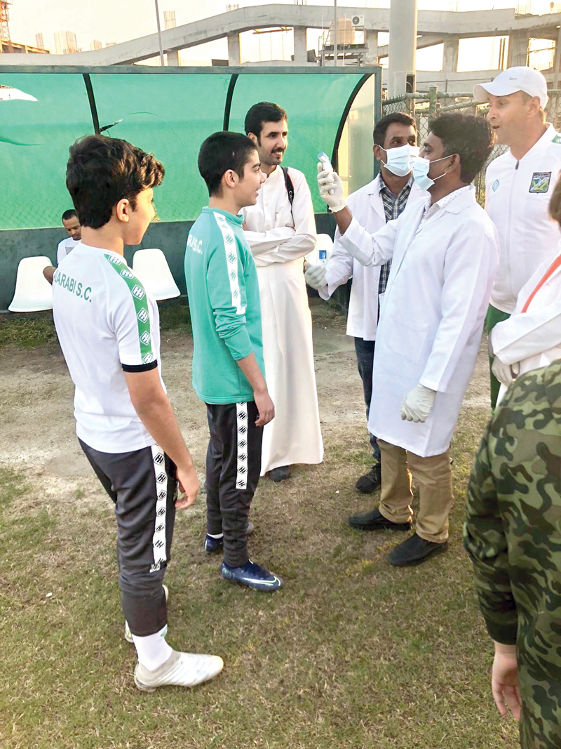 u0644u0627u0639u0628u0648 u0641u0631u064au0642 u0627u0644u0639u0631u0628u064a u0644u0644u0646u0627u0634u0626u064au0646 u064au062eu0636u0639u0648u0646 u0644u0641u062du0648u0635u0627u062a u00abu0643u0648u0631u0648u0646u0627u00bb u0642u0628u0644 u0627u0644u062au062fu0631u064au0628 