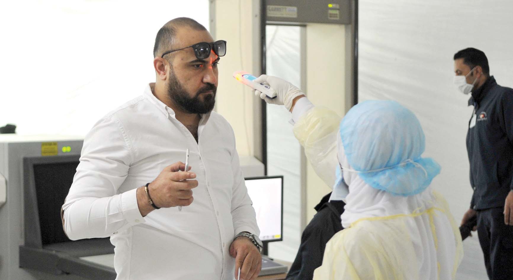 فحص أحد المراجعين