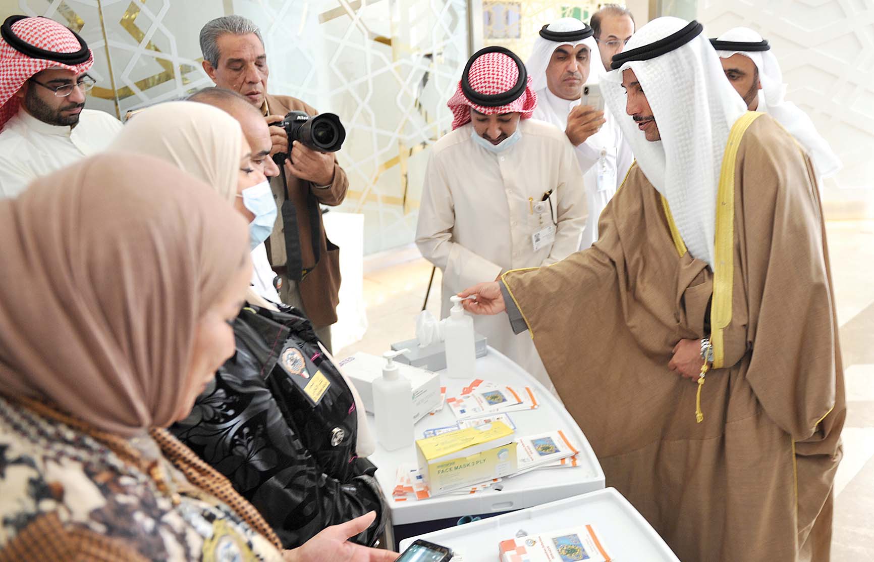 الغانم خلال مشاركته في فعالية الأمانة للتوعية بفيروس كورونا 	           	                (تصوير نايف العقلة)