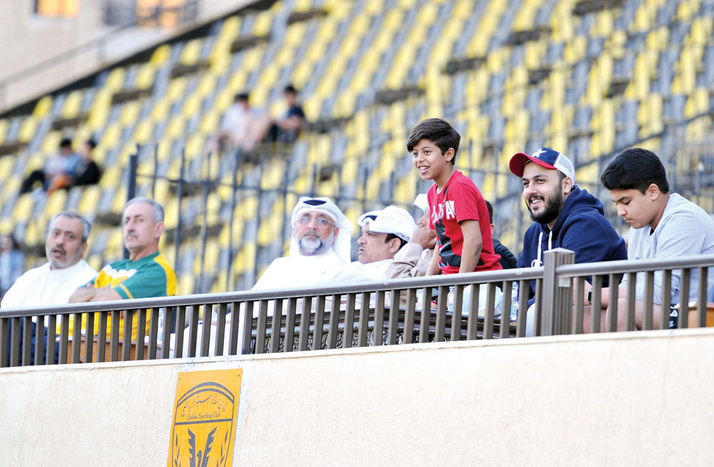 جمهور حاضر في المقصورة 