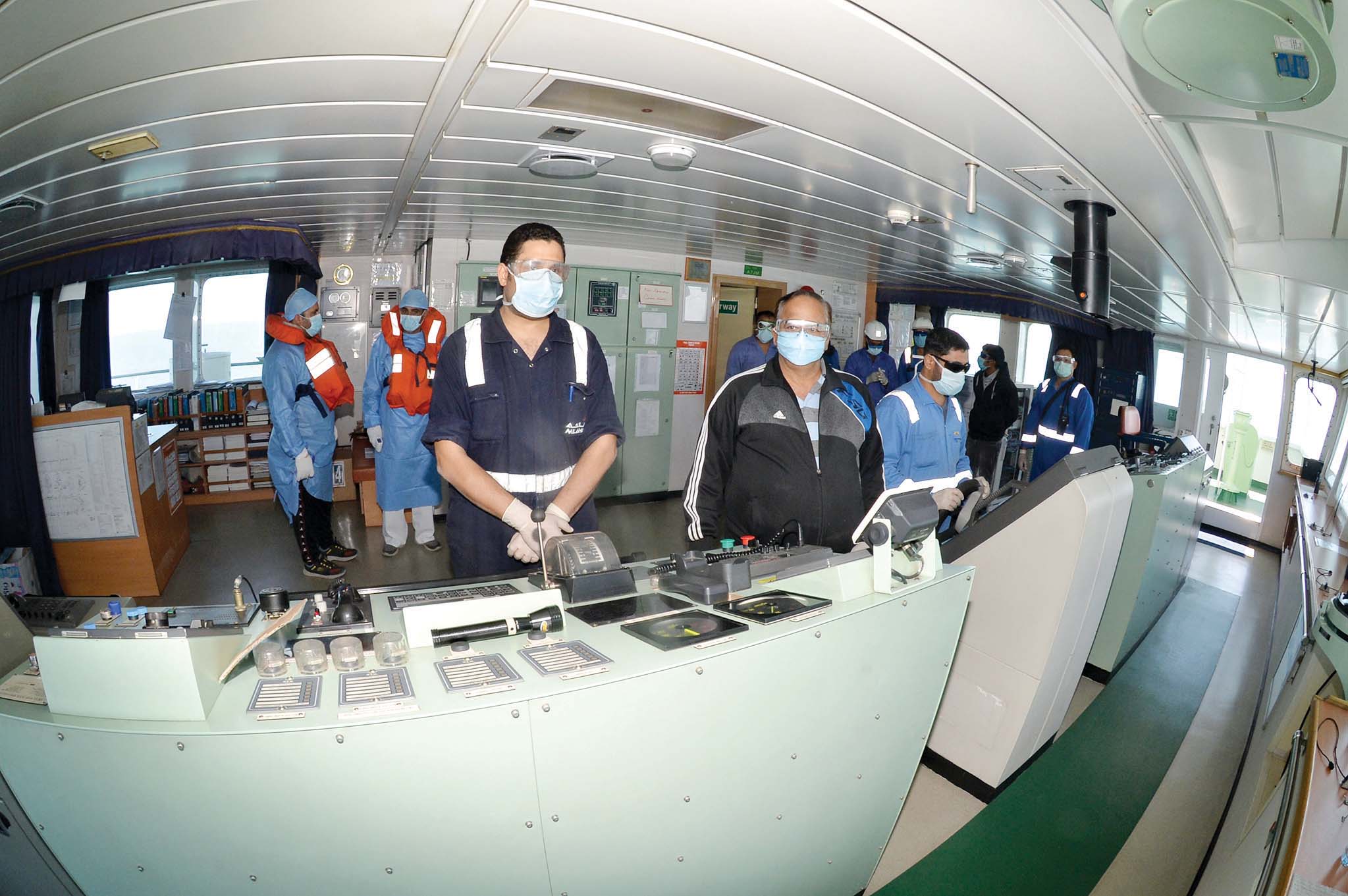 طاقم السفينة