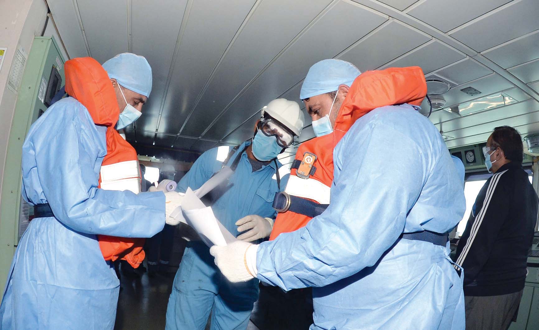 تدقيق في بيانات السفينة وطاقمها