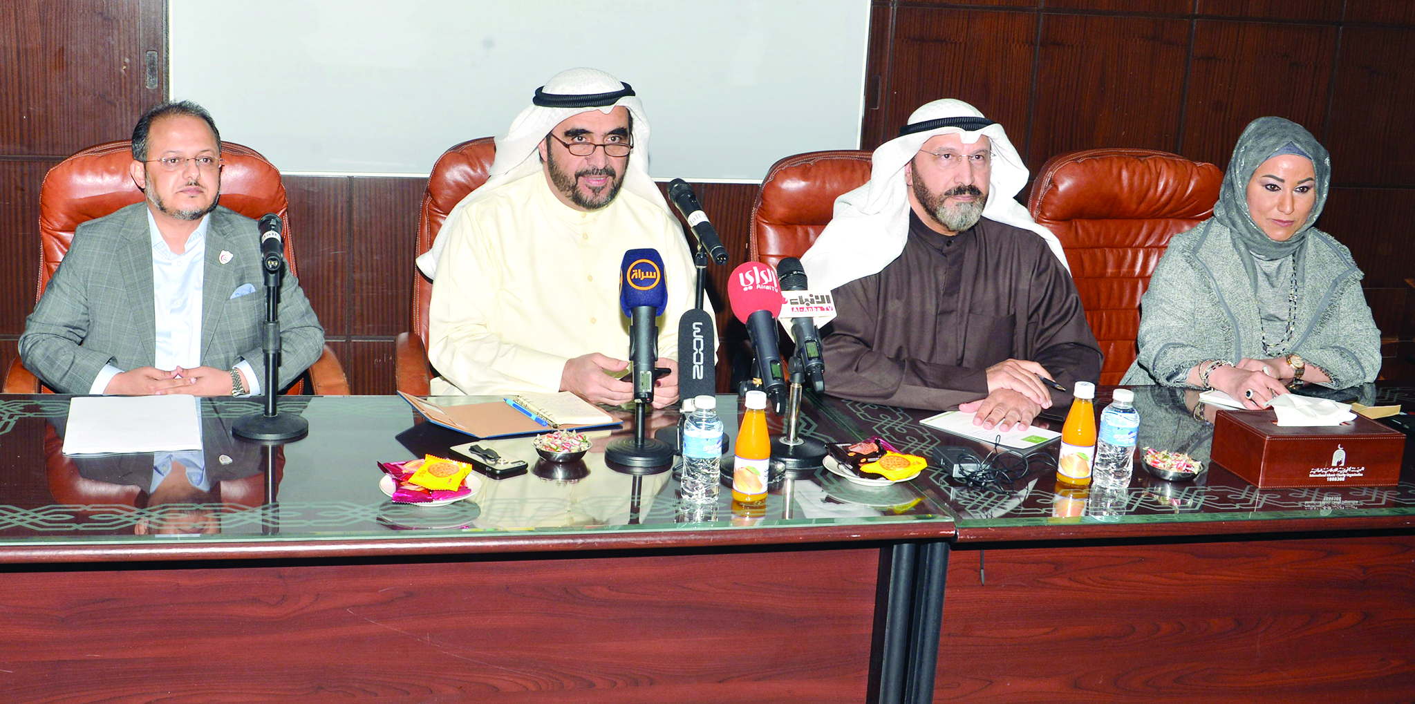 u0627u0644u0633u0645u064au0637 u0648u0627u0644u0639u0646u0632u064a u0648u0627u0644u0645u0637u064au0631u064a u062eu0644u0627u0644 u0627u0644u0627u062cu062au0645u0627u0639t   (u062au0635u0648u064au0631 u0646u0627u064au0641 u0627u0644u0639u0642u0644u0629)