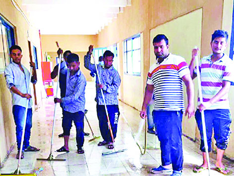 u0639u0645u0627u0644 u0646u0638u0627u0641u0629 u0641u064a u0625u062du062fu0649 u0627u0644u0645u062fu0627u0631u0633