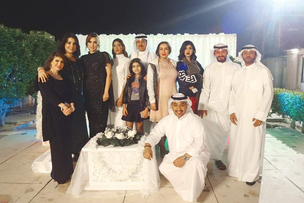 u0641u0631u064au0642 u0627u0644u0639u0645u0644 u0641u064a u0644u0642u0637u0629 u062cu0645u0627u0639u064au0629 