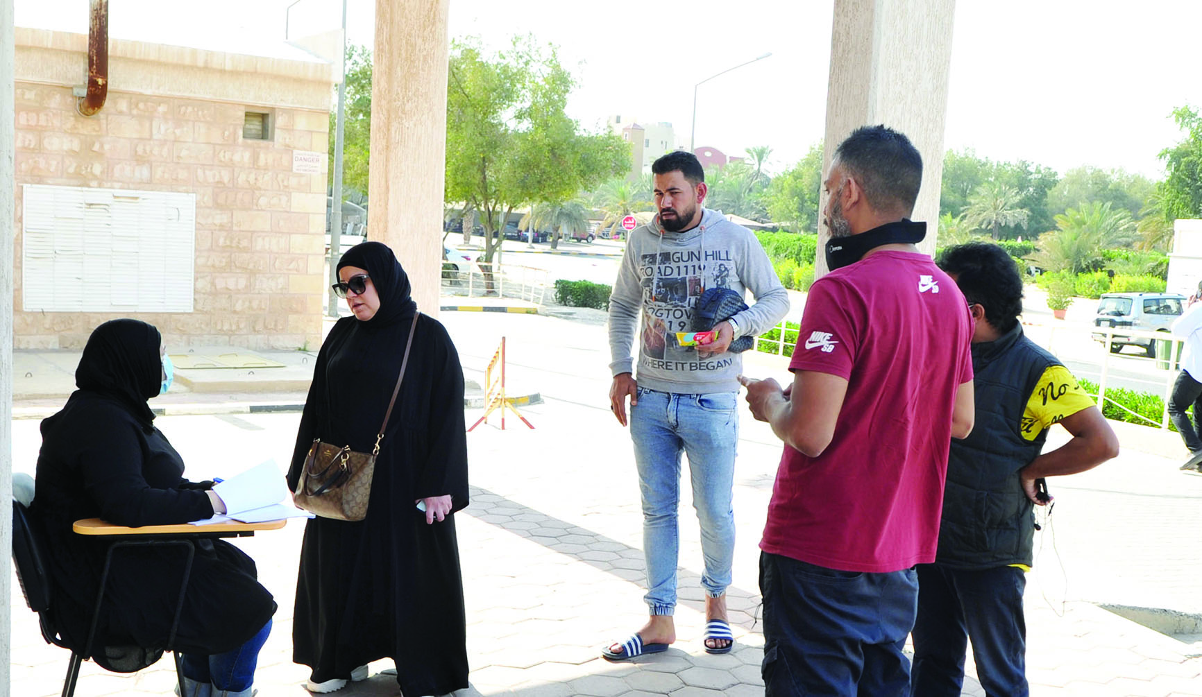 مراجعون في مركز بيان الصحي