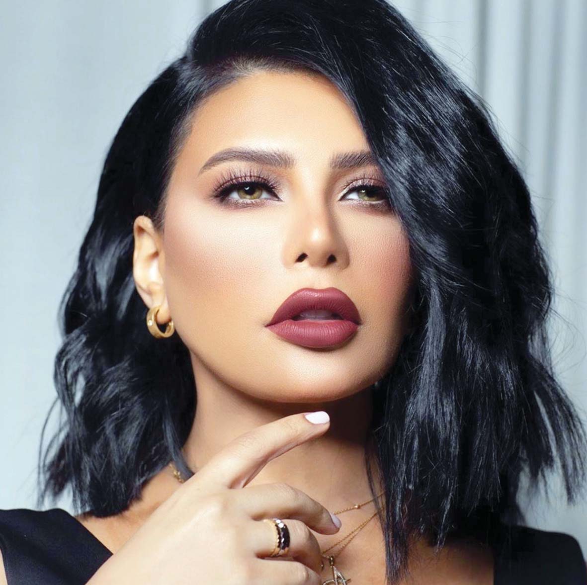 u0644u0645u064au0627u0621 u0637u0627u0631u0642: u0627u0644u0645u062eu0631u062c u0645u0646u064au0631 u0627u0644u0632u0639u0628u064a u064au0638u0647u0631u0646u064a u062fu0627u0626u0645u0627u064b u0639u0644u0649 u0627u0644u0634u0627u0634u0629 u062cu0645u064au0644u0629 u0648u0645u062eu062au0644u0641u0629 