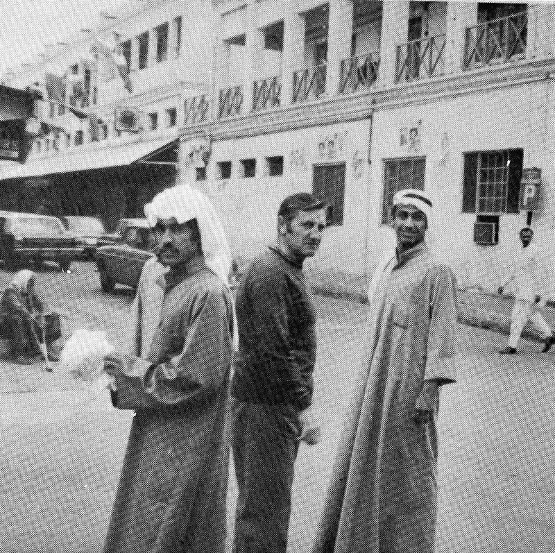 ... ومع جاسم يعقوب خلال رحلة «الأصفر» إلى البحرين 