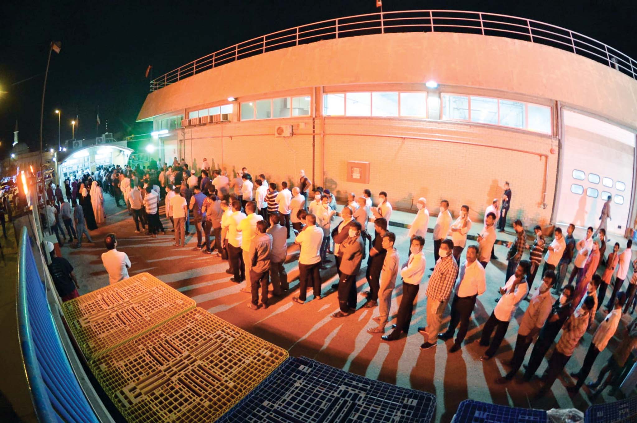 u0637u0627u0628u0648u0631 u0637u0648u064au0644 u0623u0645u0627u0645 u0645u062eu0628u0632 u0643u064au0641u0627u0646  t                                             (u062au0635u0648u064au0631 u0646u0627u064au0641 u0627u0644u0639u0642u0644u0629)