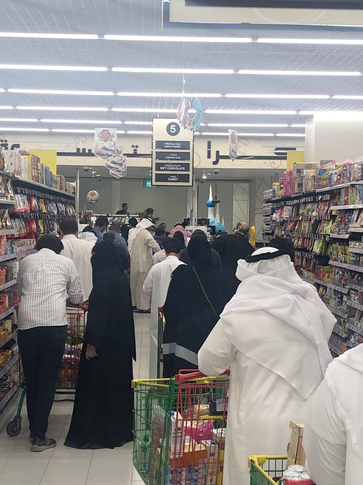 أحد الأسواق المركزية في الجهراء                      	   (تصوير أسعد عبدالله)