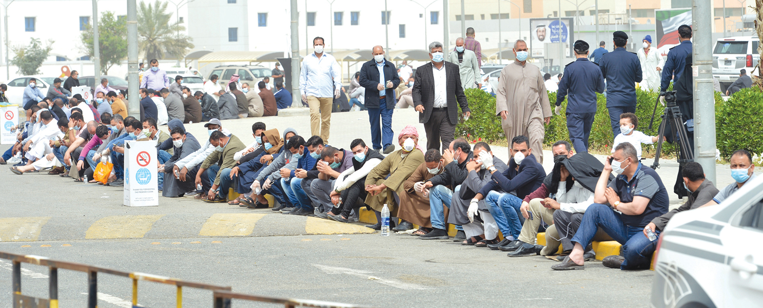 u0645u0631u0627u062cu0639u0648u0646 u064au062cu0644u0633u0648u0646 u0639u0644u0649 u0627u0644u0631u0635u064au0641 u0628u0627u0646u062au0638u0627u0631 u062fu0648u0631u0647u0645     tt (u062au0635u0648u064au0631 u0646u0627u064au0641 u0627u0644u0639u0642u0644u0629)