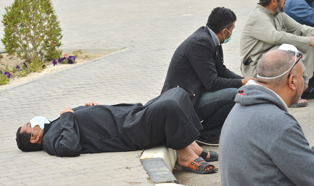 الحشد الأكبر لسكان الفروانية                                                                                (تصوير أسعد عبدالله)