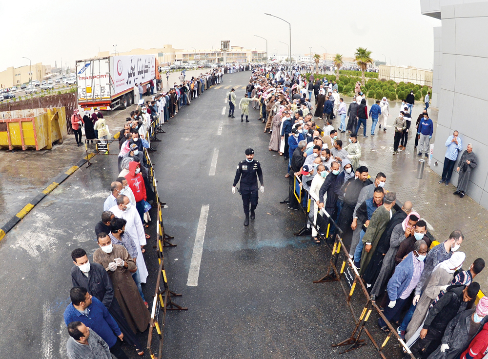 4500 u0648u0627u0641u062f u062eu0636u0639u0648u0627 u0644u0644u0641u062du0635 u0641u064a u0623u0631u0636 u0627u0644u0645u0639u0627u0631u0636 u0623u0645u0633t(u062au0635u0648u064au0631 u0623u0633u0639u062f u0639u0628u062fu0627u0644u0644u0647)