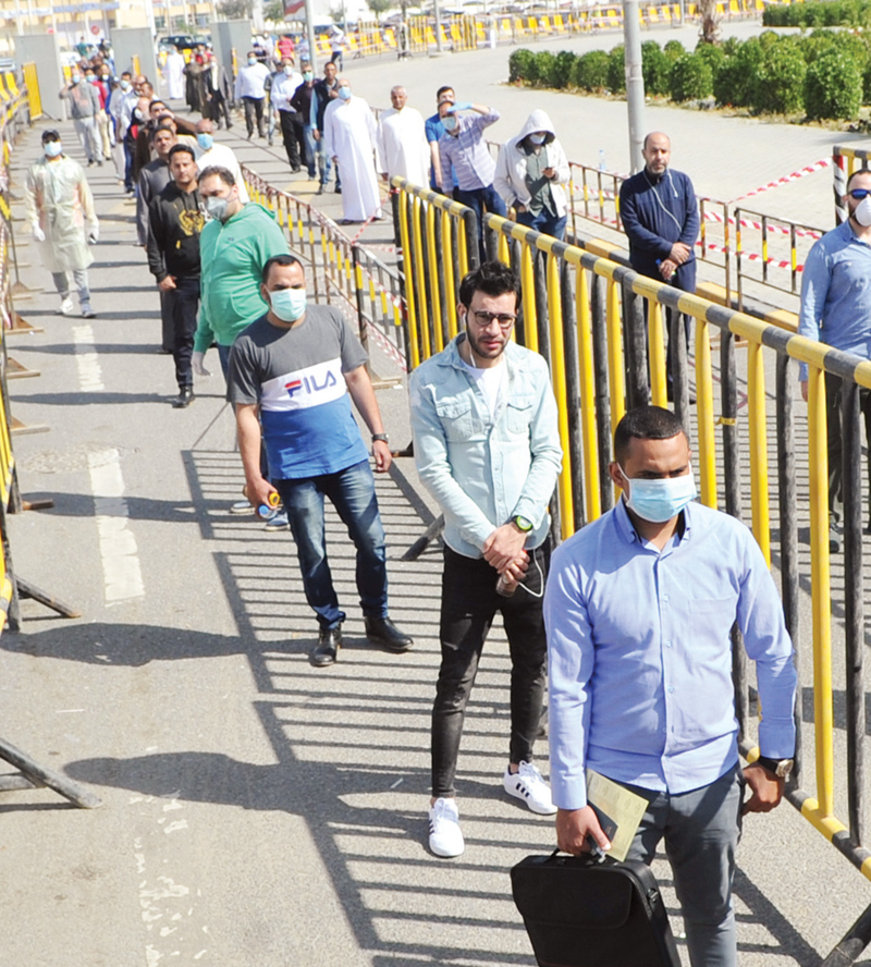 طابور منظم 	(تصوير سعود سالم)