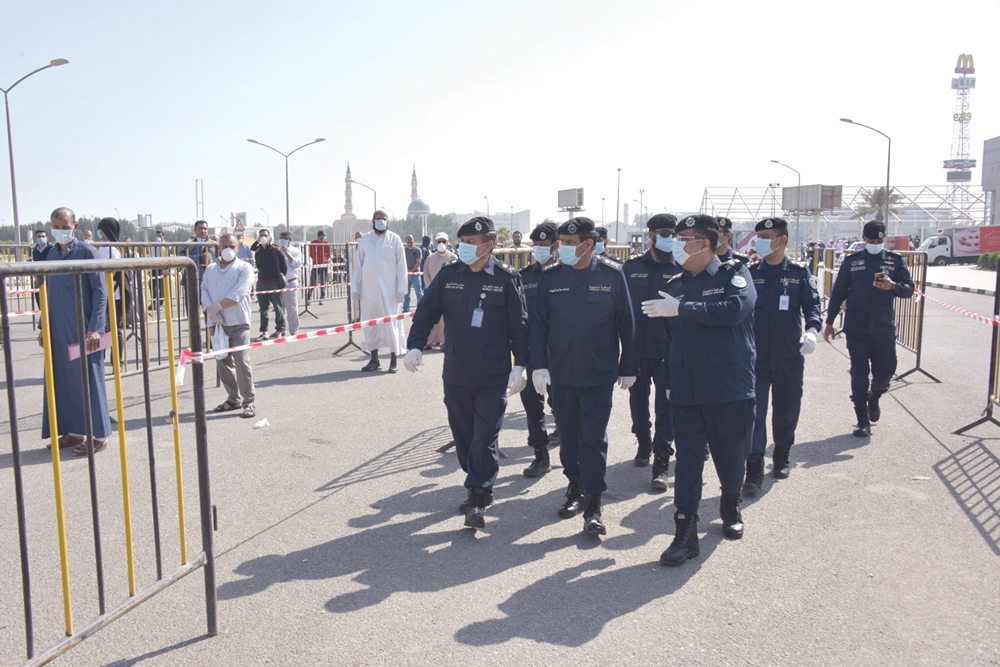 النهام وقياديو «الداخلية» خلال الجولة 