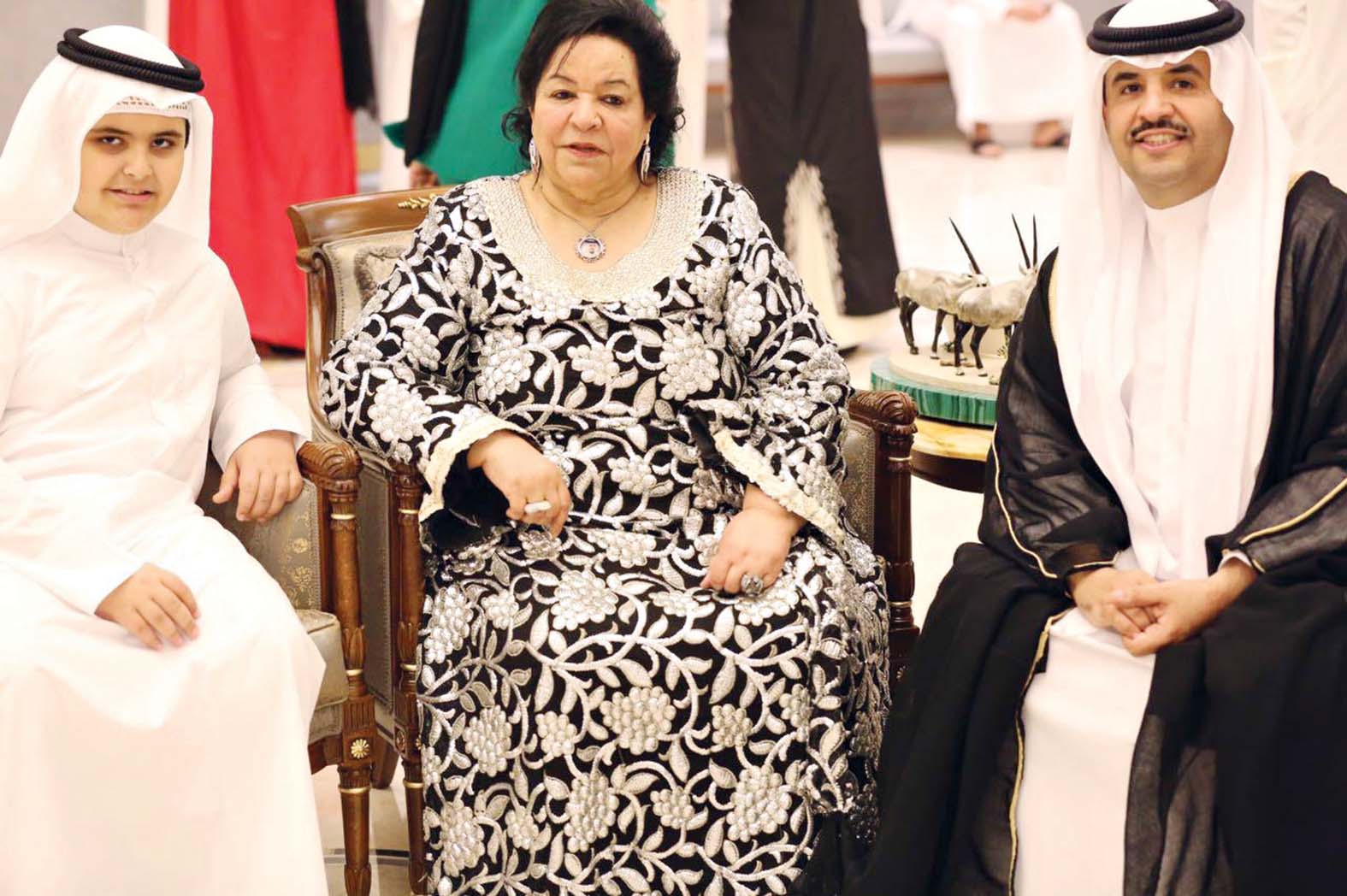 u062fu0639u064au062c u0627u0644u062eu0644u064au0641u0629 u0625u0644u0649 u062cu0627u0646u0628 u0648u0627u0644u062fu062au0647 u0627u0644u0634u064au062eu0629 u0644u0648u0644u0648u0629 u0648u0627u0628u0646u0647 u062eu0644u064au0641u0629